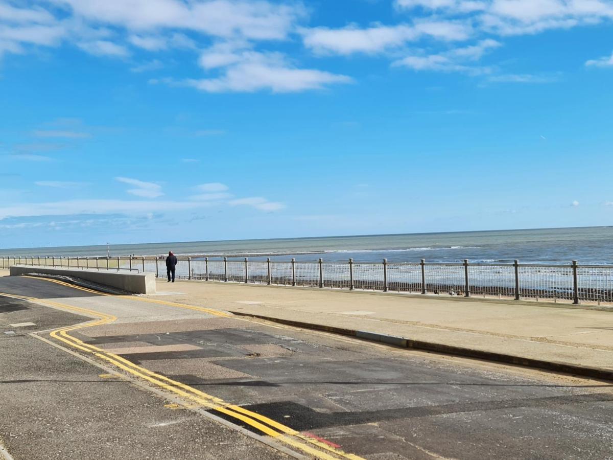 Seas The Day - Beachfront Apartment - Sleeps 4 Ramsgate Exterior foto